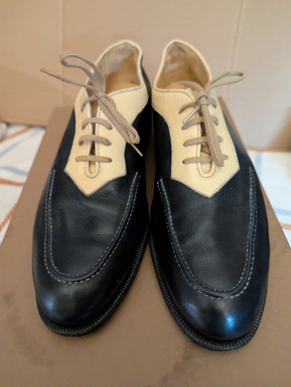 NEIMAN MARCUS "Gravati" Womens Shoes Two-tone spectator oxfords (or saddle 9 - Picture 2 of 8